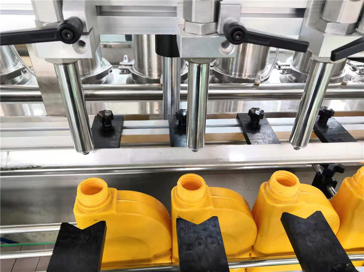 LDP mašina za hemijsko punjenje boca