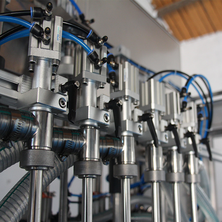 Mašina za punjenje boca maslinovog ulja